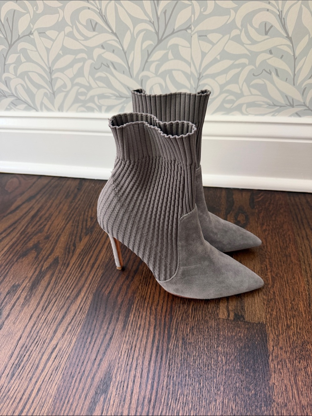 Gianvito Rossi Gray Knit Suede Pointed Toe Stiletto Ankle Boots